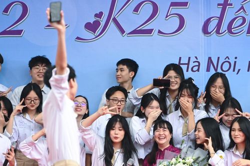 Lời chúc họp lớp đầu năm Tết 2026 kỷ niệm tuổi học trò