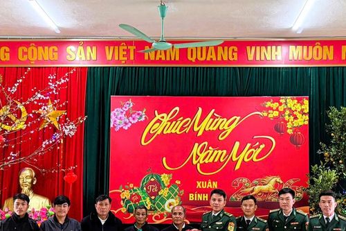Ngày Xuân thắm tình hữu nghị nơi biên cương
