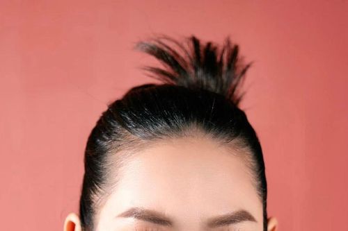 Diễn viên Hà Hương: Ký ức giọt nước mắt tuổi 16 và nguyên tắc giữ nếp nhà suốt 20 năm