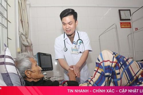 Thầm lặng chăm sóc sức khỏe người bệnh trong những ngày Tết