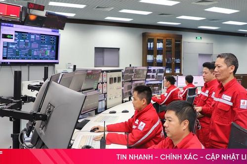 Miệt mài bên từng tổ máy phát điện