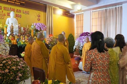 Nét đẹp đầu Xuân: Người dân Thành phố Hồ Chí Minh tìm về chốn tâm linh an tĩnh