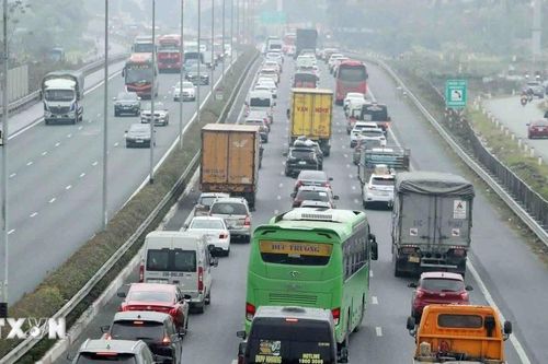 Mùng 2 Tết: Lưu lượng phương tiện trên tuyến cao tốc Pháp Vân-Cầu Giẽ tăng cao