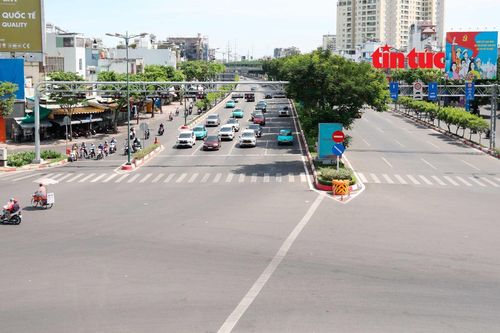 Đường phố TP Hồ Chí Minh thông thoáng ngày mùng 2 Tết