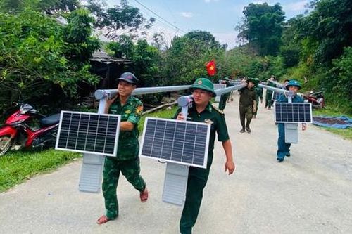 Những người lính mang ánh sáng về bản làng biên giới