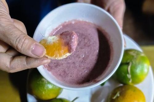 Cam bù Hà Tĩnh chấm mắm tôm: Món ăn tưởng 'khó nuốt' lại gây thương nhớ