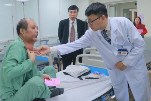 Bệnh viện Việt Đức và Bệnh viện E xuyên Tết cứu người, cảnh báo tai nạn pháo