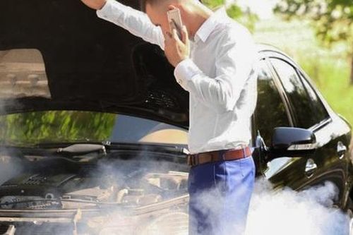 Sự cố ô tô thường gặp ngày Tết và cách xử lý