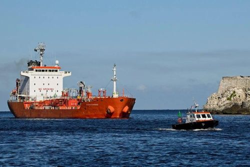 Mỹ gia hạn lệnh bắt giữ tàu đến Cuba thêm một năm