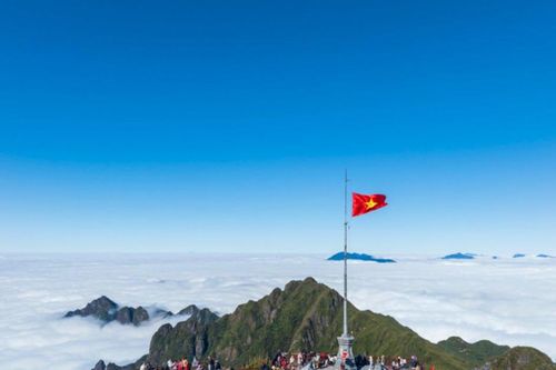 Du lịch miền Bắc bùng nổ dịp Tết Bính Ngọ 2026: Từ đỉnh Fansipan đến lễ hội hoa Thủ đô