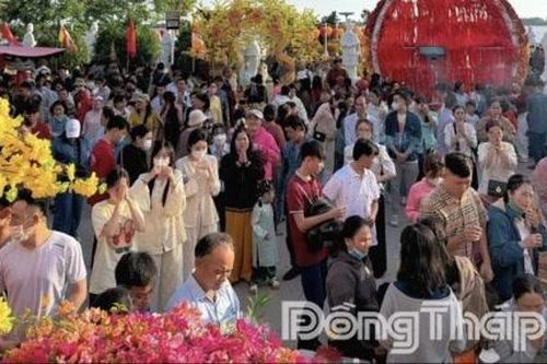 Viếng chùa - Nét đẹp văn hóa nhân dịp đầu năm mới