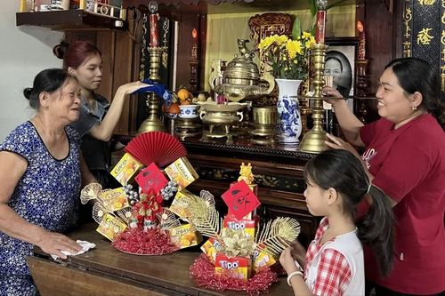 Giữ nếp thờ cúng gia tiên ngày Tết