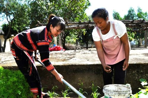 Những 'làng công nhân' nơi biên cương