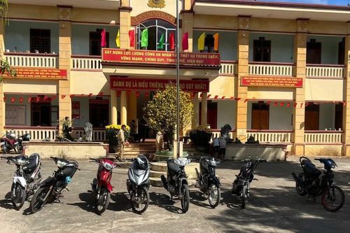 Công an xã Mang Yang tạm giữ 7 xe máy nẹt pô, lạng lách đêm giao thừa