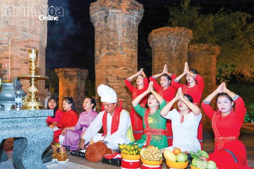 Những sắc màu văn hóa dân tộc Chăm