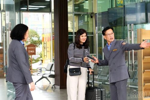 Chuyến tàu giữa mùa xuân