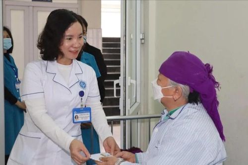Mang hơi ấm mùa xuân đến với người bệnh