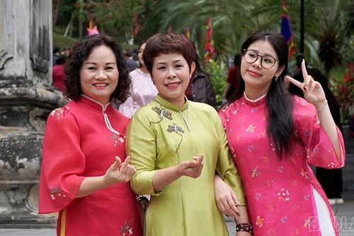 Nét đẹp áo dài ngày xuân