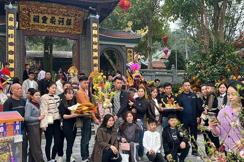 Du lịch tâm linh hấp dẫn du khách đầu năm