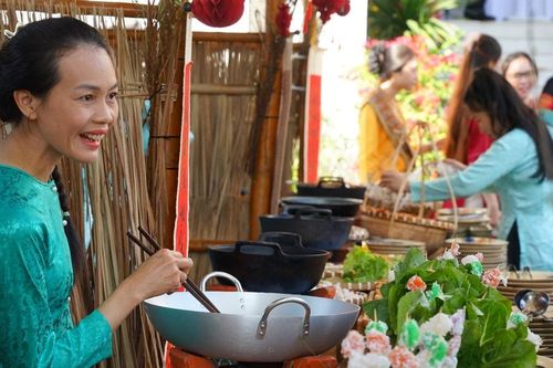 Khách quốc tế trải nghiệm Tết Việt tại Mũi Né