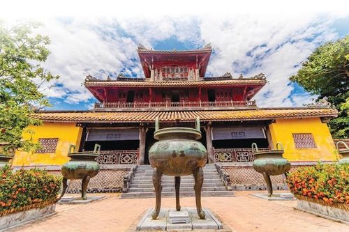 Con ngựa trên Cửu đỉnh Huế