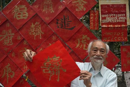 Xin chữ đầu Xuân: Khi nét chữ mang theo ước vọng đi khắp thế giới
