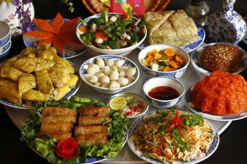 Bác sĩ mách cách ăn Tết ngon mà vẫn 'êm' dạ dày