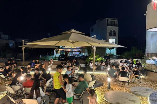 Vì sao quán ăn, cà phê thường đông khách vào ngày mùng 2 đầu năm?