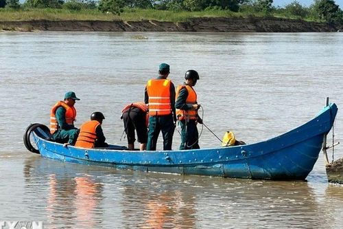 Xuyên đêm tìm kiếm 2 thiếu niên cùng sinh 2009 mất tích khi tắm đê