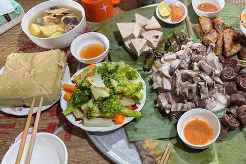 Sai lầm quen tay của nhiều gia đình có thể khiến mâm cỗ Tết thành 'ổ vi khuẩn'