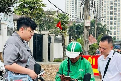 Nhiều lao động chọn ở lại thành phố làm việc xuyên Tết để tăng thu nhập