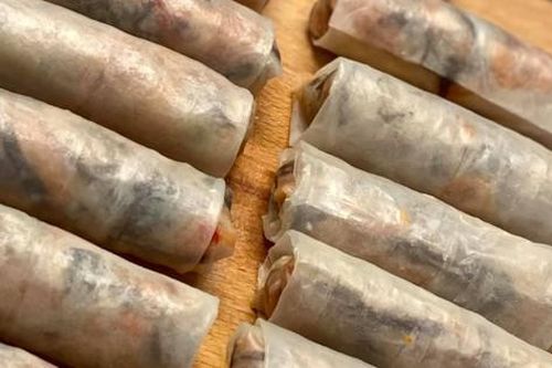 Mẹo rã đông và rán nem giòn tan, giữ trọn dinh dưỡng