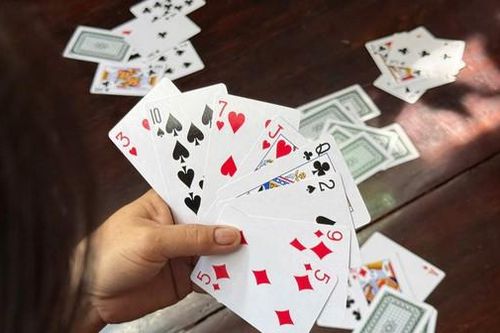 Chơi bài vui dịp Tết: Đâu là ranh giới và vi phạm pháp luật