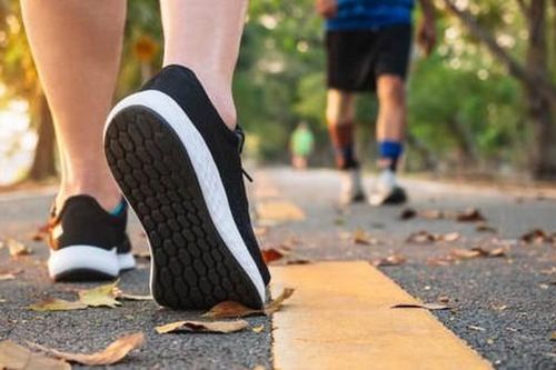 Đi bộ bao nhiêu phút mỗi ngày là đủ để 'cân bằng' mâm cỗ ngày Tết?