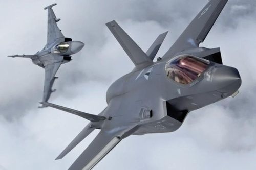 Tiêm kích Gripen và F-35 bảo vệ không phận Bắc Cực trong sứ mệnh NATO