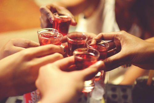 Giữ 'cái đầu lạnh' trên bàn tiệc Tết: Cách nhậu để tỉnh táo, lâu say