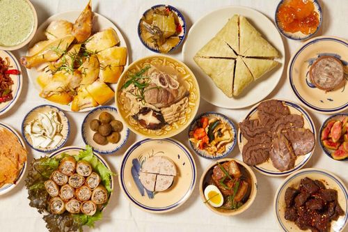 Quán Việt ở New York bán 2.000 bánh chưng dịp Tết