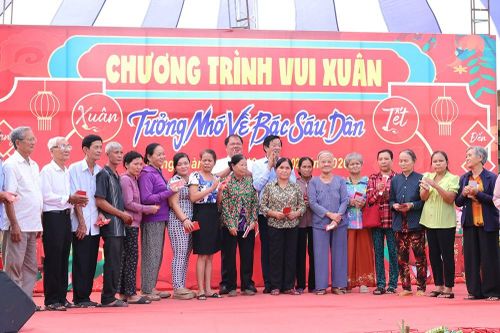 Vui xuân tưởng nhớ về bác Sáu Dân