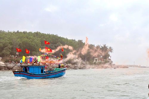 Sa Huỳnh mở biển đầu Xuân