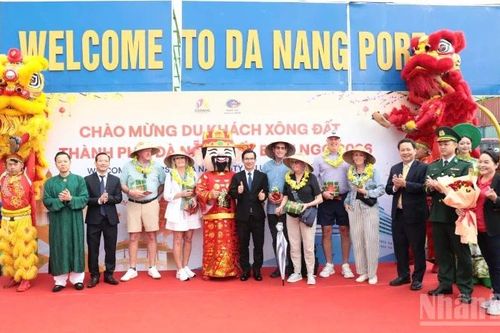 Đà Nẵng đón hơn 1.000 du khách tàu biển 'xông đất' sáng mùng 3 Tết Bính Ngọ năm 2026