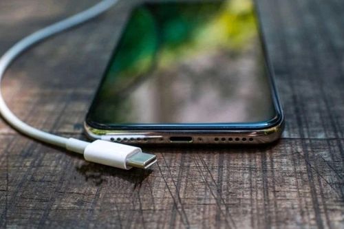 Không phải phụ kiện USB nào cũng an toàn cho điện thoại