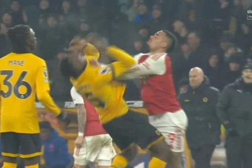 Hỗn loạn sau trận Wolves buộc Arsenal 'cưa điểm'