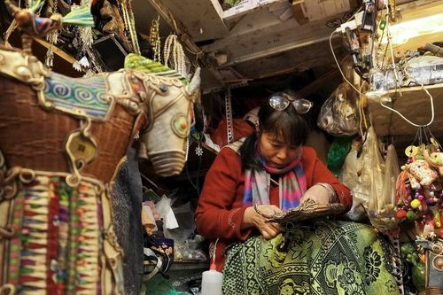 Người phụ nữ 'thổi hồn' vào những tác phẩm ngựa từ phế liệu