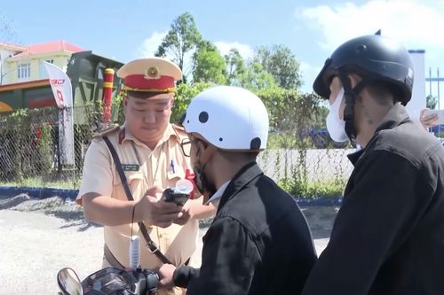 Trạm Cảnh sát giao thông Tuy Phước tuần tra kiểm soát, khép kín địa bàn trên tuyến giao thông trọng yếu