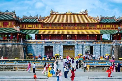 Sôi động không khí du xuân tại Đại nội Huế đầu năm Bính Ngọ
