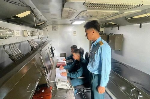 Những người lính bảo vệ con đường trọng yếu trên không