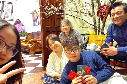 Tết nhắc nhở người trẻ 'trước khi bước ra thế giới rộng lớn, hãy học cách quay về'