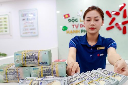 Nhân viên ngân hàng nào làm việc hiệu quả nhất?