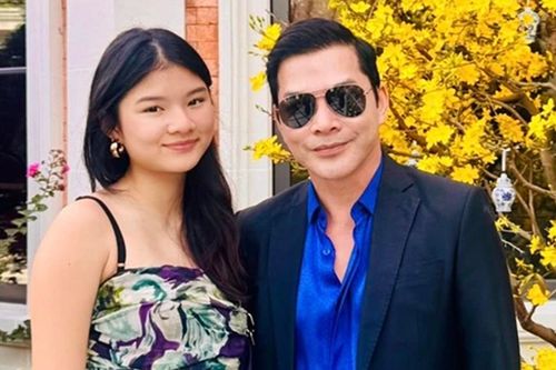 Con gái Trương Ngọc Ánh đi chúc Tết cùng bố, Giáng My khoe vẻ đẹp không tuổi