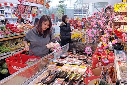 Ngày Mùng 3 Tết: Thị trường hàng hóa ổn định, sức mua vẫn còn thấp